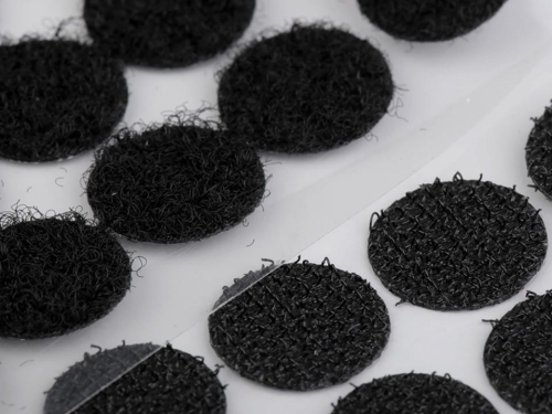 Rzep samoprzylepny kółeczka z bliska