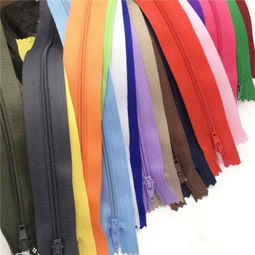 Zamki w dowolnej długości (267 kolorów + 39 modeli suwaka)